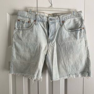 Levi’s women’s jean shorts distressed size 27 light wash denim